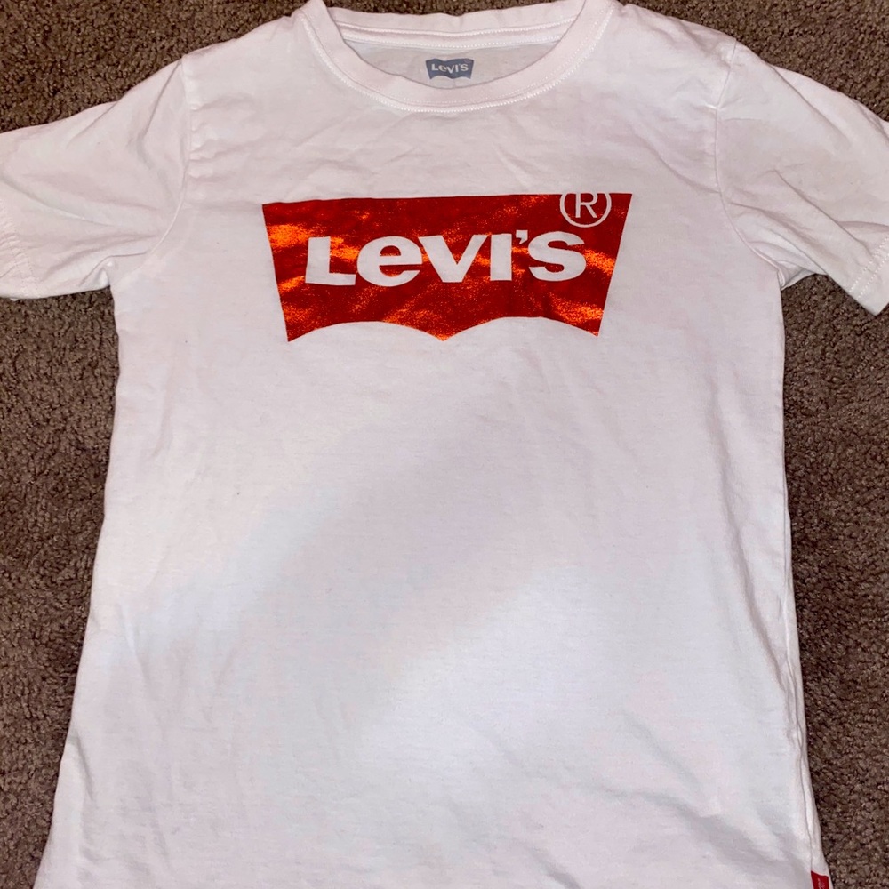 Levi’s tee